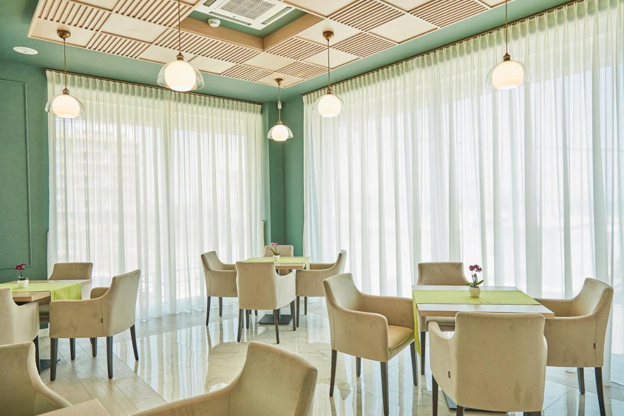Hotel Azaleea Mamaia Nord Năvodari Extérieur photo