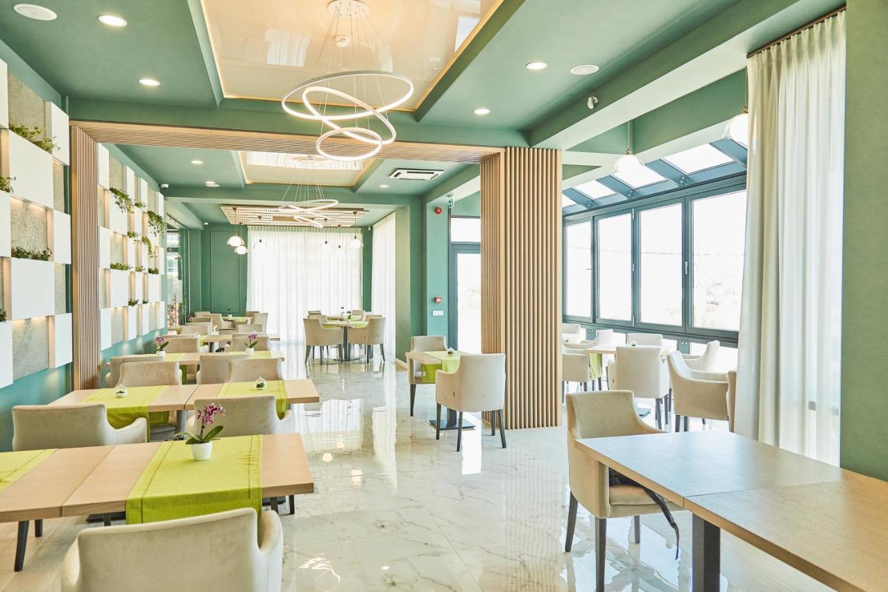 Hotel Azaleea Mamaia Nord Năvodari Extérieur photo